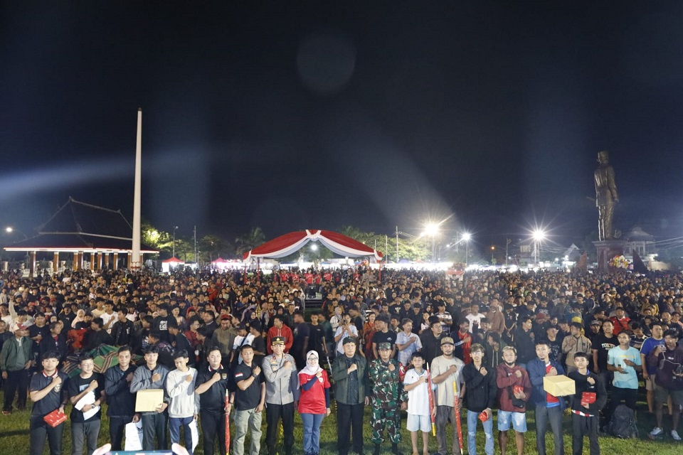 Bupati Blitar Gelar Nobar Pertandingan Sepak Bola U-23 Indonesia vs Uzbekistan dan Dihadiri Ribuan&nbsp;Penonton