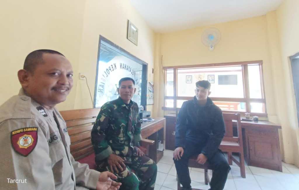 Babinsa Koramil Kudu Komsos dengan&nbsp;Polsek