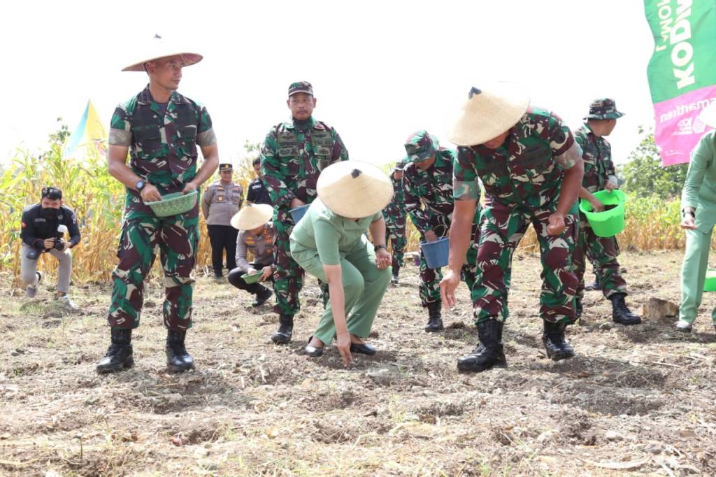 Dandim Letkol Wira Sambut Kedatangan Pangdam&nbsp;Brawijaya