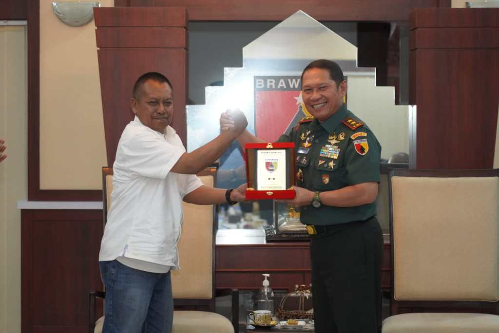 Mayjen TNI Rafael Terima Penghargaan Prapanca&nbsp;Award