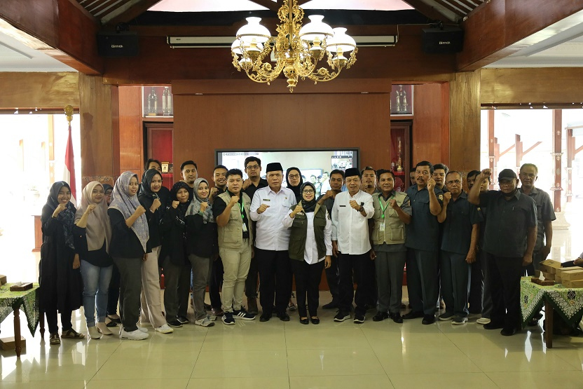 Bupati Blitar Buka Bimbingan Teknis dan Pelepasan Petugas Pemantau Kesehatan serta Pemotongan Hewan Kurban&nbsp;2024