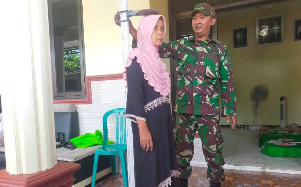 Babinsa Kabuh Kawal Posyandu&nbsp;Lansia