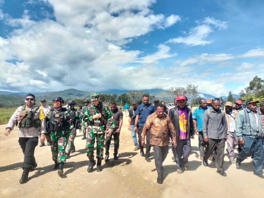 Satgas Yonif 721/Makkasau Bantu Proses Mediasi Antar&nbsp;Suku