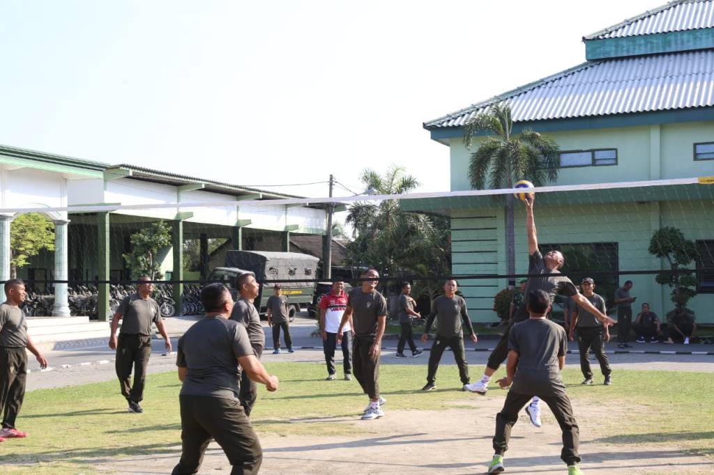 Jumat Sehati, Personil Kodim Lamongan Olahraga Pagi