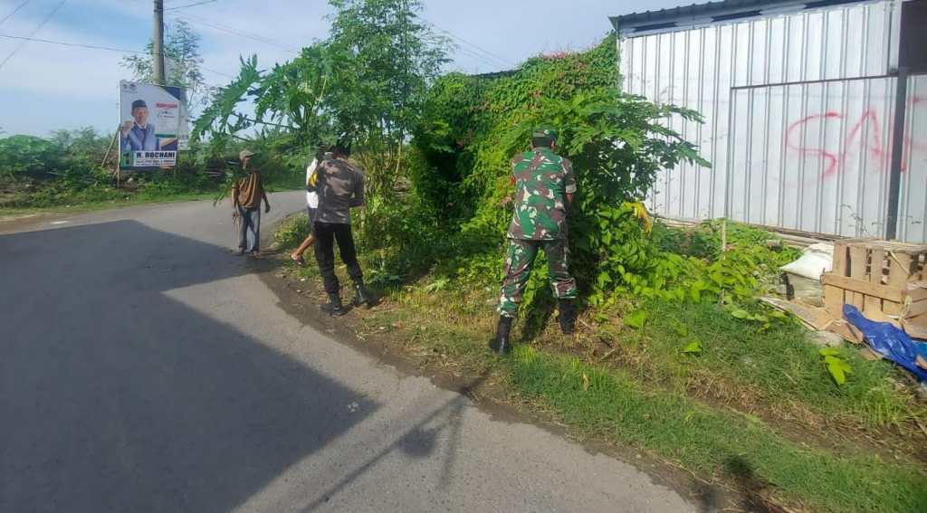 Babinsa Koramil Tembelang Gelar Karya Bakti