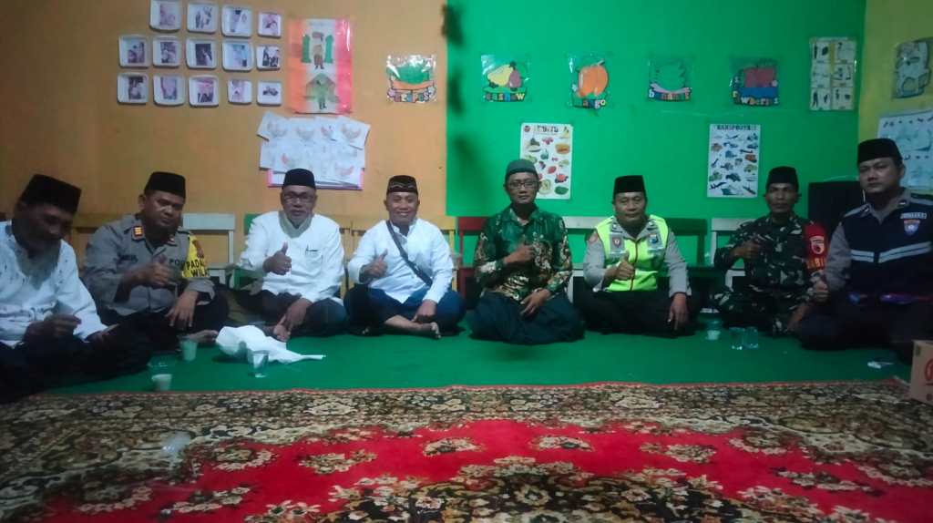 Babinsa Koramil Jogoroto Komsos dengan Perangkat&nbsp;Desa