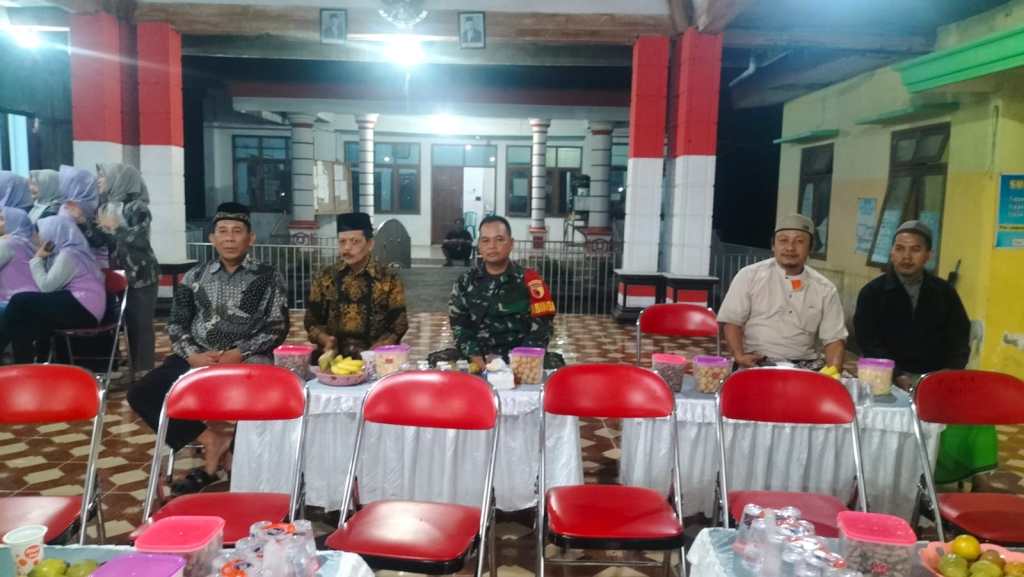 Babinsa Koramil Perak Kawal Pelaksanaan Gelaran Wayang Kulit