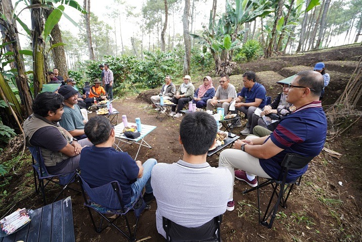 Panen Kopi Arabica Andalan Desa Bulukerto, Pj. Wali Kota Batu Sampaikan ini!