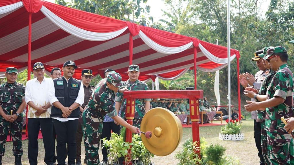 Sukses, Hasil TMMD ke-121 Diserahkan ke Bupati&nbsp;Ngawi