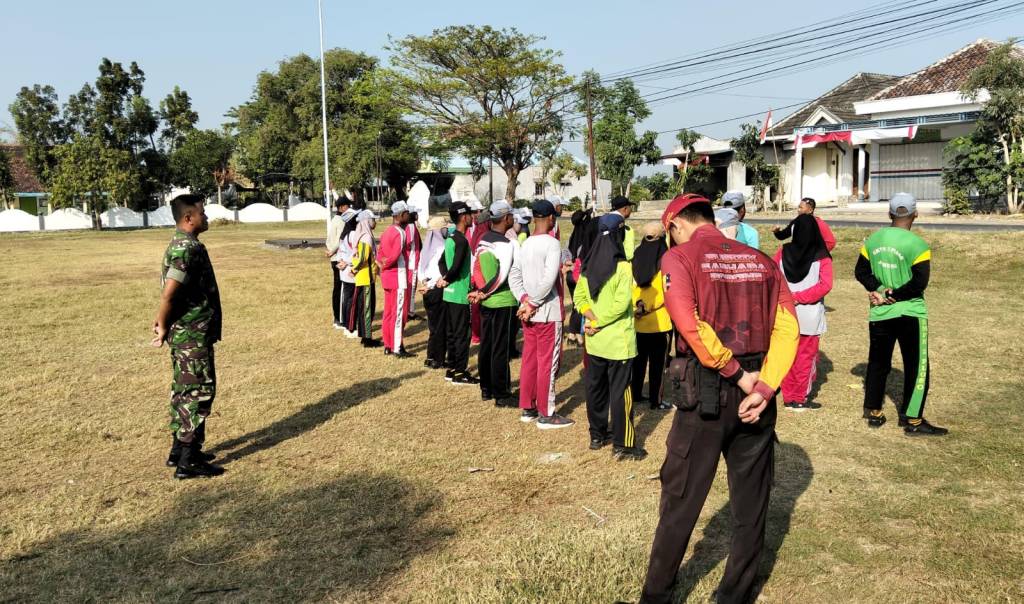 Koramil Kudu Latih&nbsp;Paskibraka