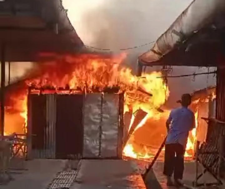 Puluhan Kios di Pasar GentongTerbakar&nbsp;Mendadak