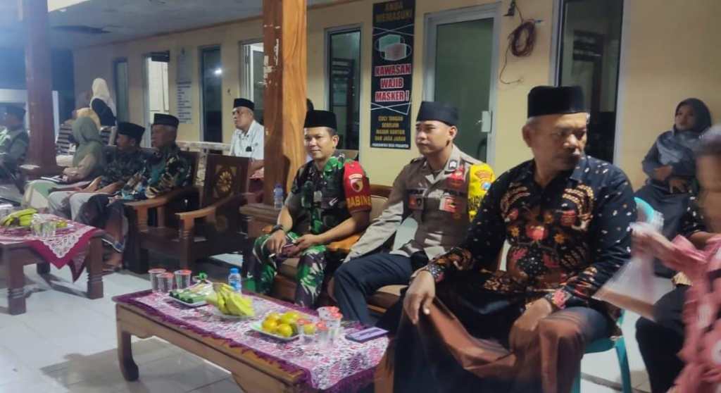 Babinsa Tembelang Kawal Pawai Sedekah Bumi