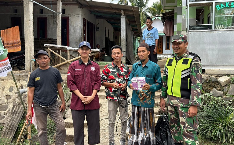 Mahasiswa KKN STDI Jember Inisiasi Perbaikan Penerangan Jalan&nbsp;Dusun