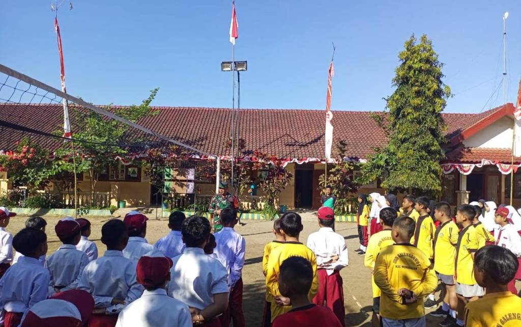 Babinsa Wonosalam Latih&nbsp;PBB