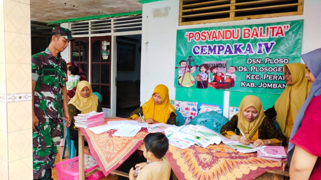 Babinsa Koramil Perak Dampingi Pelaksanaan&nbsp;Posyandu