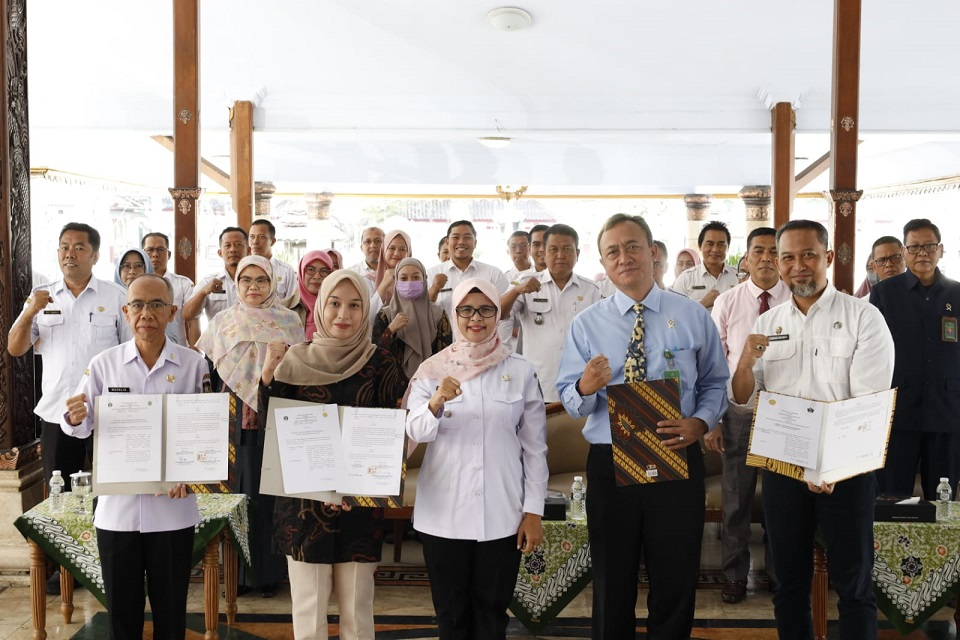 Bupati Blitar Laksanakan Penandatanganan MOU dan PKS Pelayanan Administrasi Kependudukan Tahun&nbsp;2024