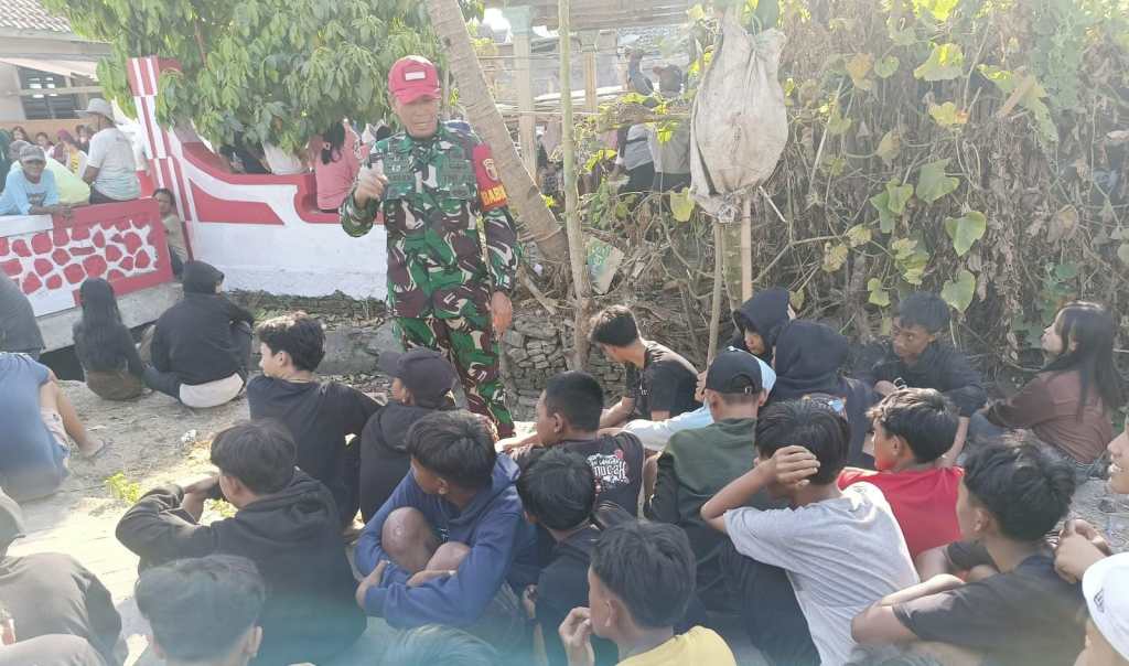 Babinsa Peterongan Tingkatkan Sinergitas dengan Pemuda