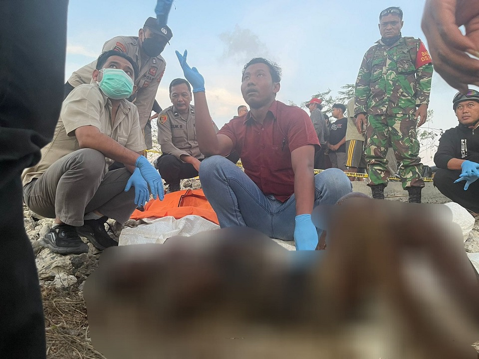 Polsek Wonotirto Evakuasi Mayat Tanpa Identitas di Lahan Perhutani Desa Ngeni Wonotirto