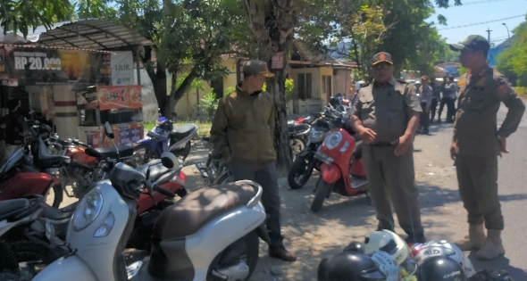 Nongkrong di Warung Saat Jam Belajar, Satpol PP Ngawi Razia Puluhan Remaja