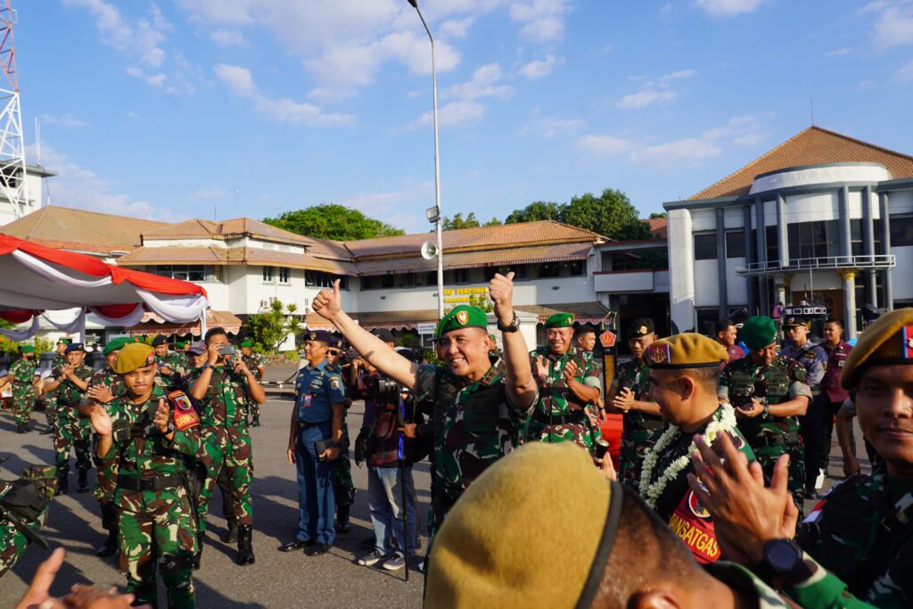 Penuh Kebanggaan, Dangartap Mayjen TNI Rudy Saladin Sambut Kedatangan Satgas Yonarhanud 8/MBC