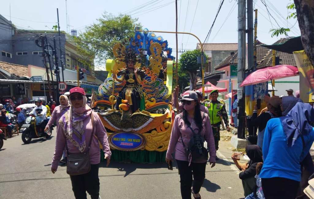 Babinsa Koramil Jogoroto Kawal Karnaval
