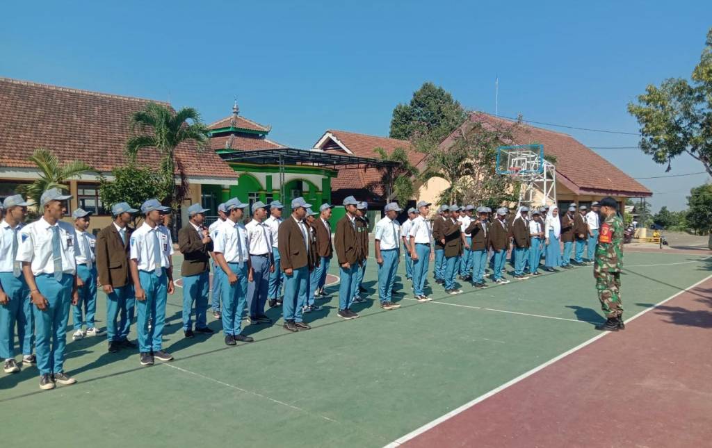 Babinsa Wonosalam Beri Pembekalan&nbsp;Pelajar