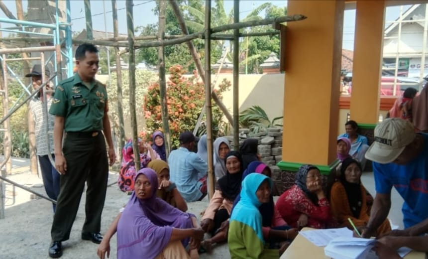 Babinsa Peterongan Dampingi Posyandu