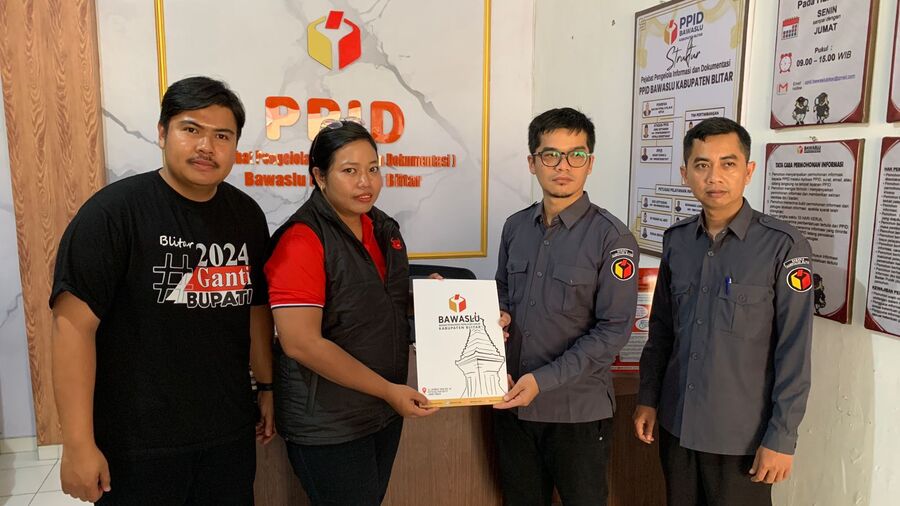 Pada Acara Pengundian Nomer Urut, KPU Kabupaten Blitar Diduga Kurang Netral Karena Ada Lantunan Lagu&nbsp;Rindu